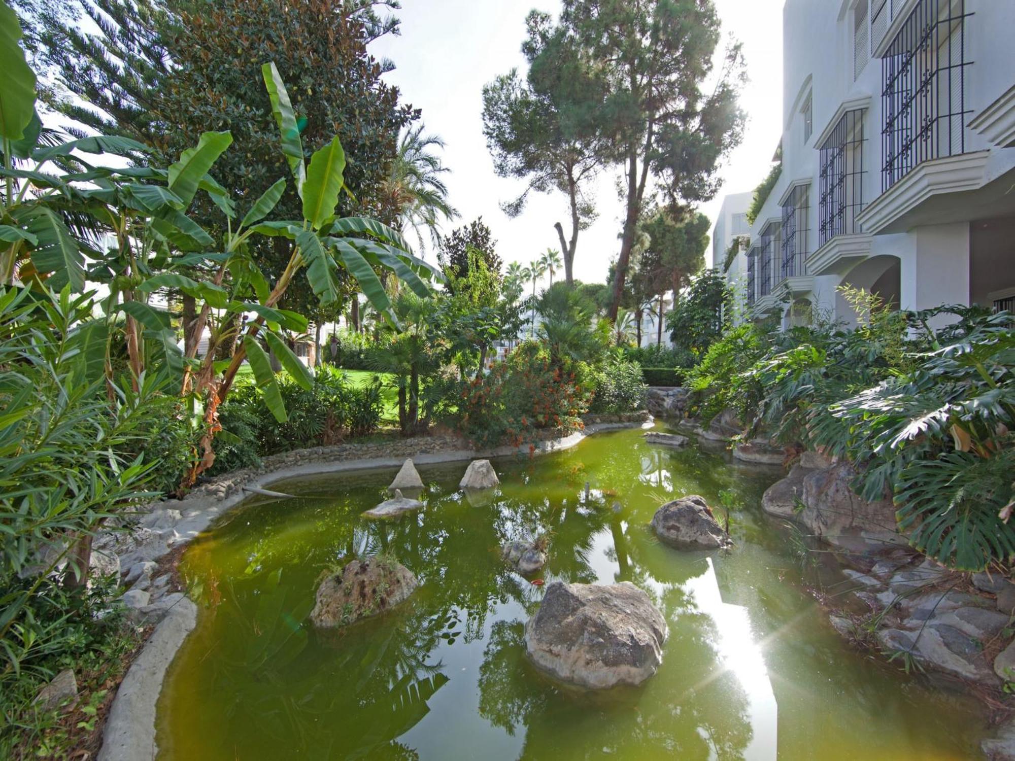 Pretty With Balcony Apartment *